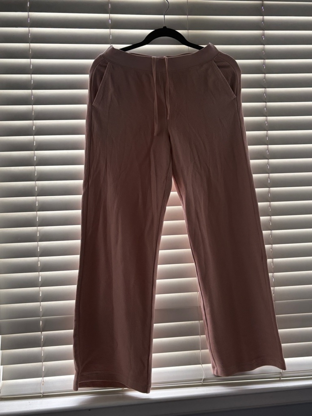 Never Worn  Relaxed Fit Womens Knit Lounge Waffle Pants - Dusty Pink